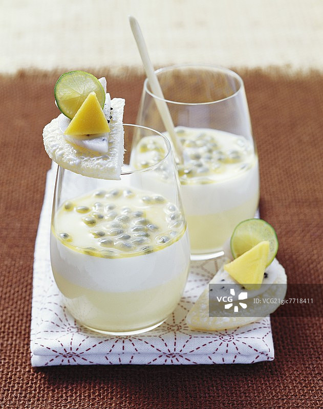 百香果和椰子奶油图片素材