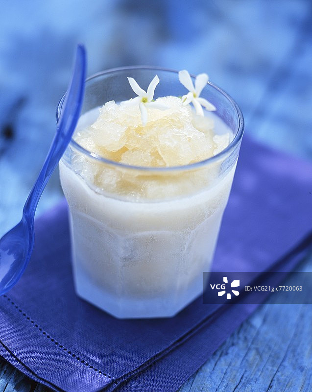 柠檬葡萄酒冰沙图片素材