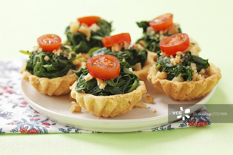 菠菜核桃番茄馅饼图片素材