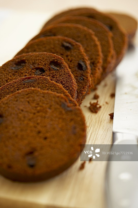 葡萄干波士顿棕色面包切片图片素材