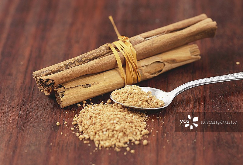 砂糖和肉桂棒图片素材