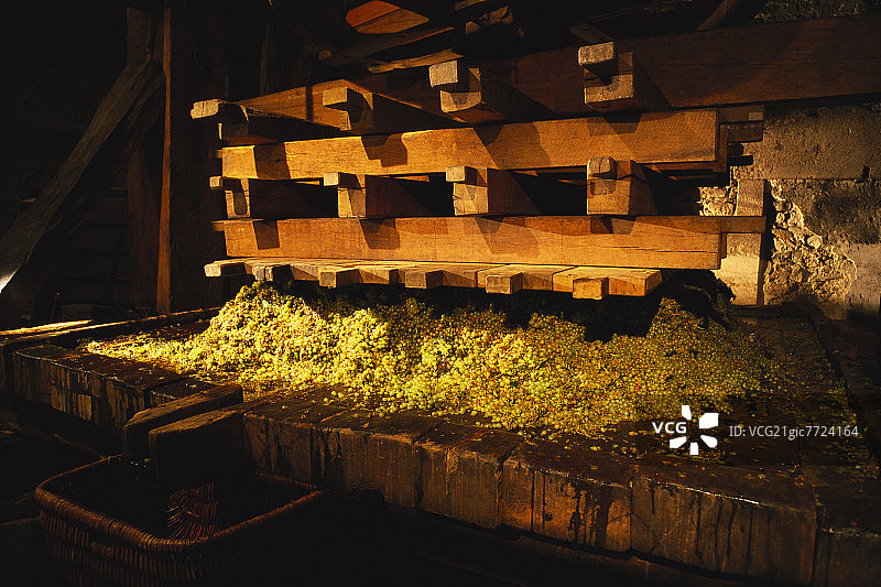 约瑟夫·杜鲁安酒庄的古老压榨机，蒙哈榭图片素材
