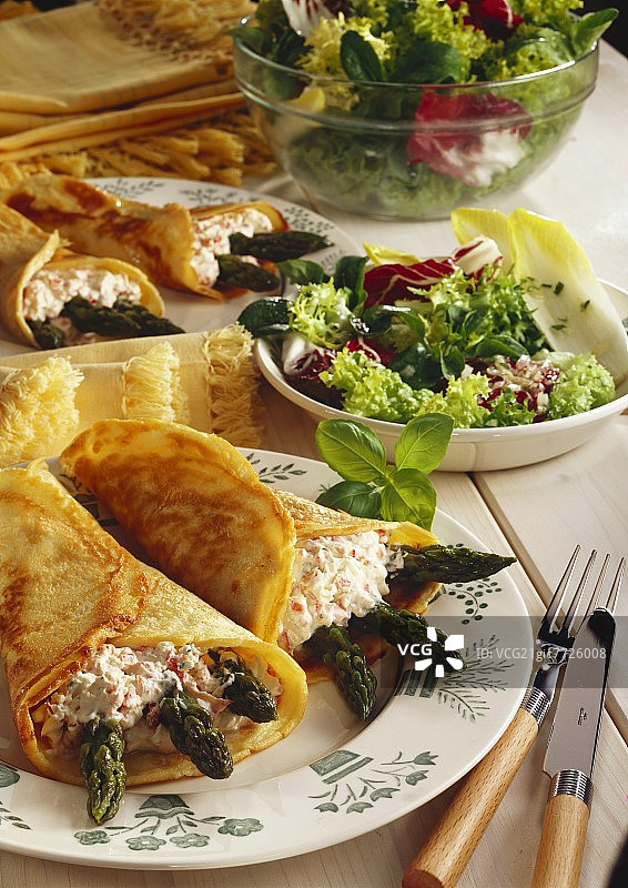 奶酪慕斯芦笋班戟卷图片素材