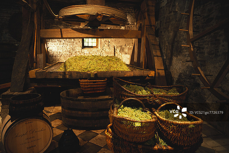 勃艮第博讷约瑟夫·杜鲁安庄园的复古榨酒机图片素材