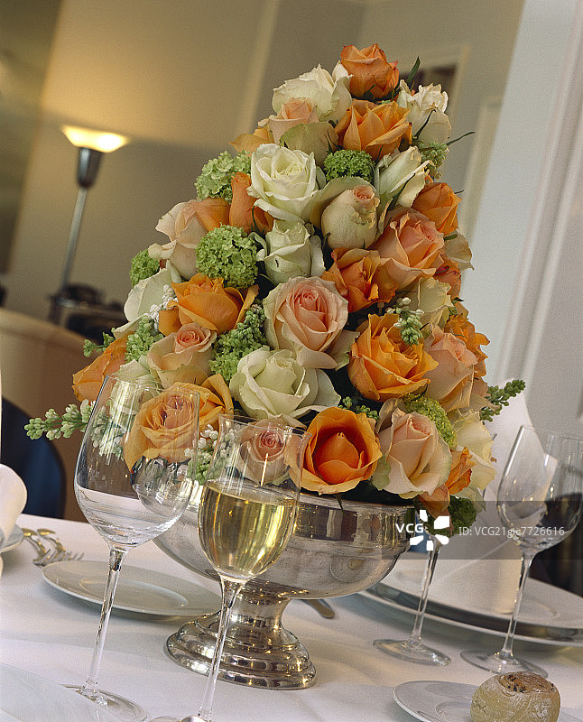 玫瑰花制成的中心装饰品图片素材