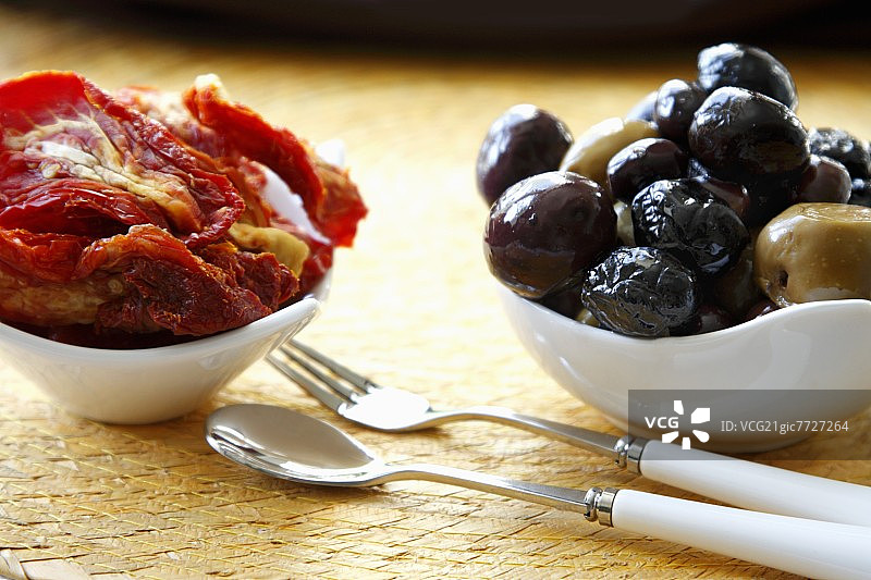 橄榄和番茄干（油浸橄榄和番茄干）图片素材