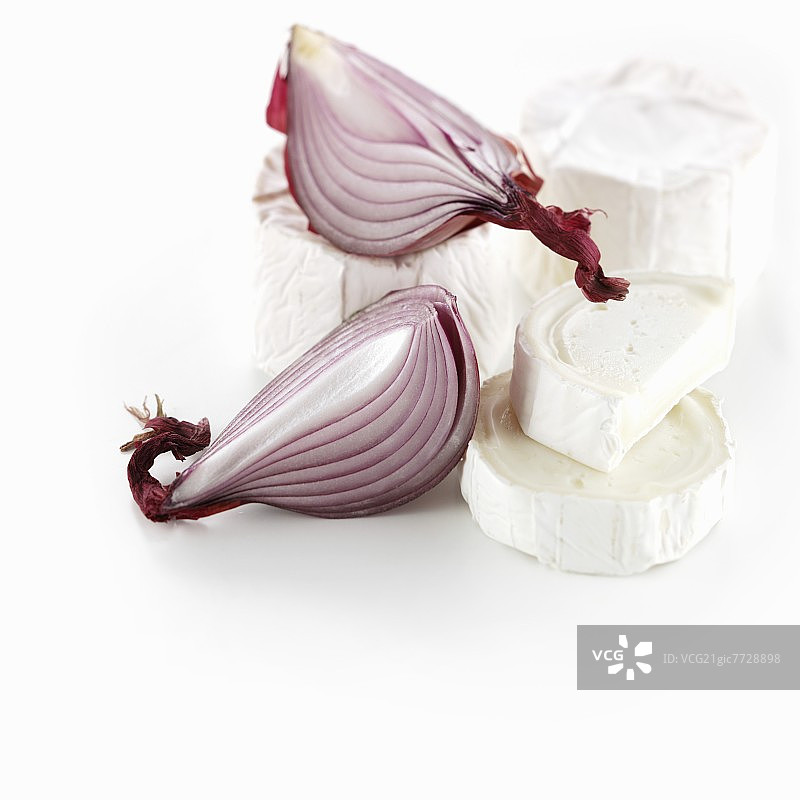 山羊奶酪和红洋葱图片素材