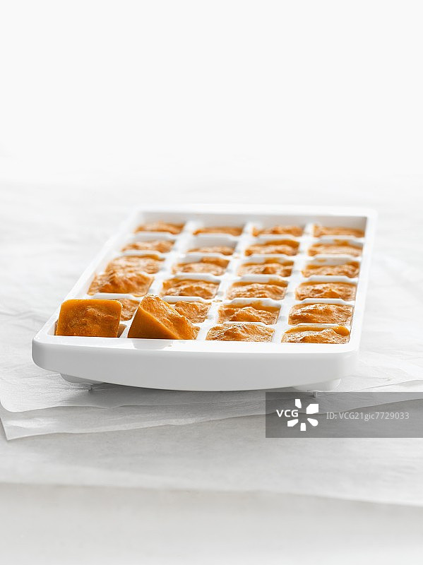 冰格中的番茄酱图片素材