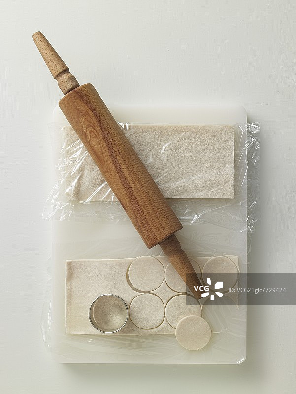 被压平并切出的意大利方形三明治图片素材