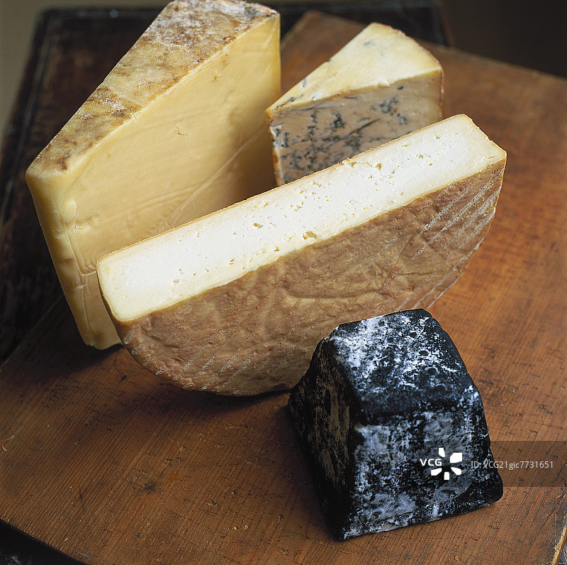 四种不同的奶酪图片素材