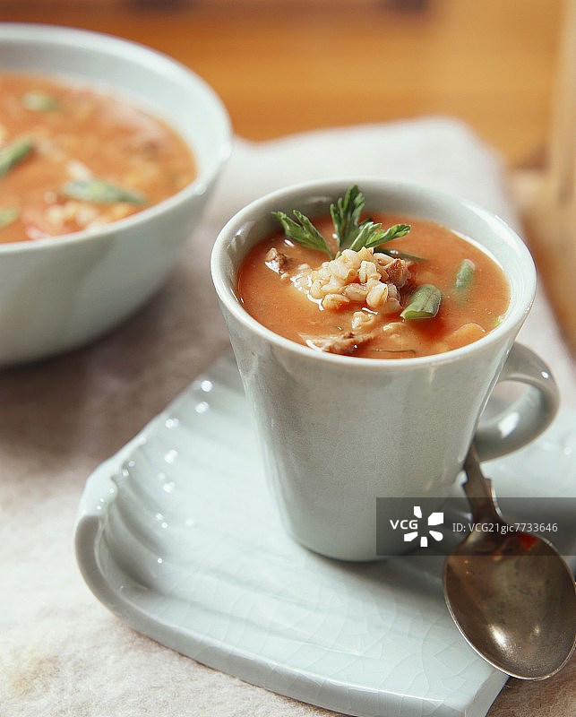 蔬菜大麦肉汤图片素材