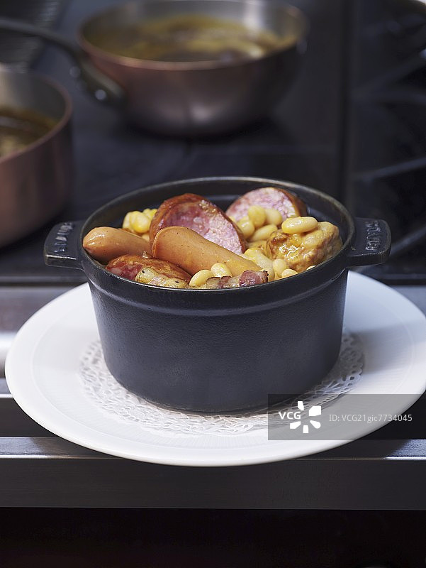 猪肉香肠炖豆图片素材