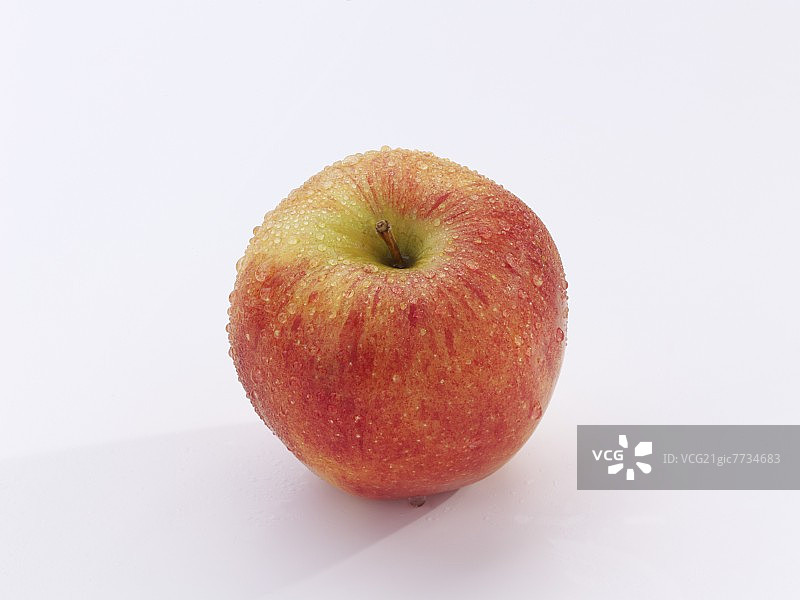 带有水滴的嘎啦苹果图片素材