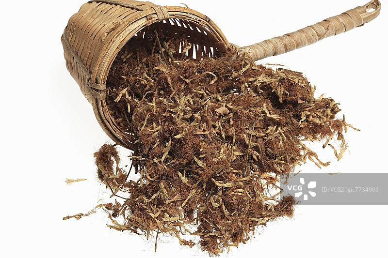 茶隔中的干燥合欢花图片素材