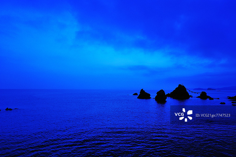 三重县暮色下的夫妇岩图片素材