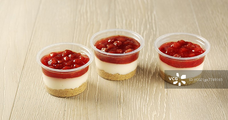 迷你草莓芝士蛋糕图片素材