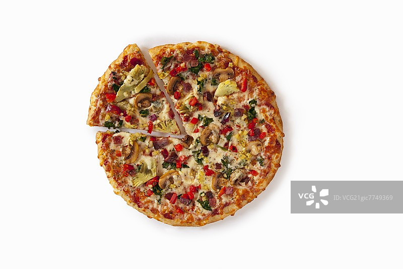 白色背景上的素食披萨切片图片素材