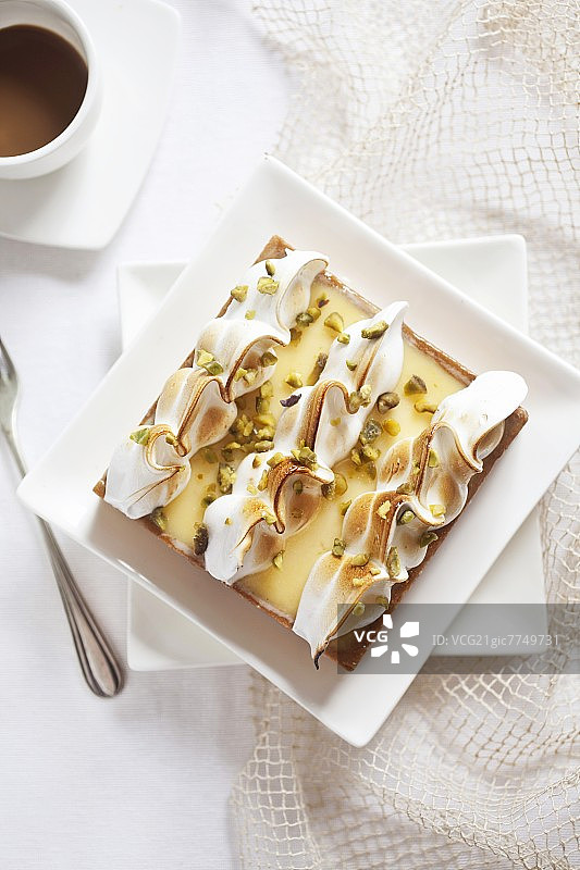 柠檬蛋白酥皮切片图片素材