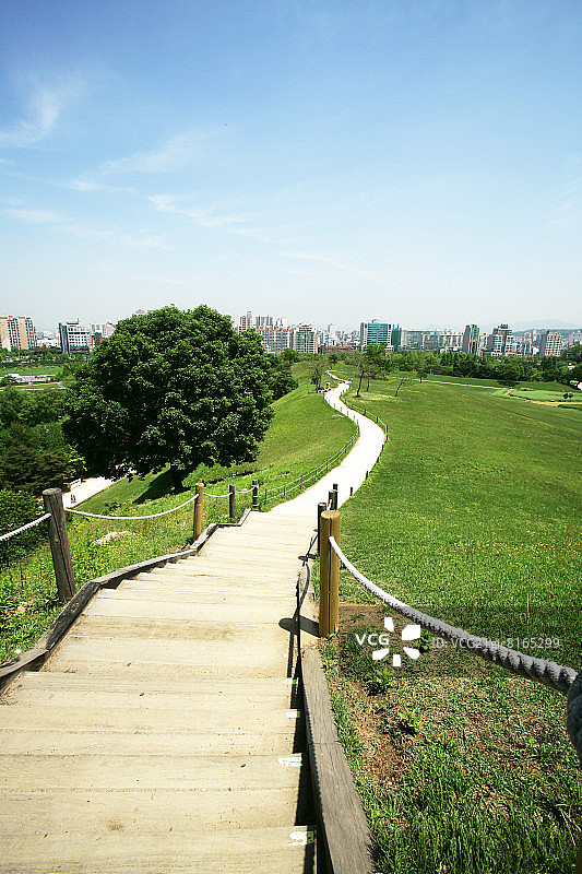 以城市为背景的台阶和楼梯景色图片素材
