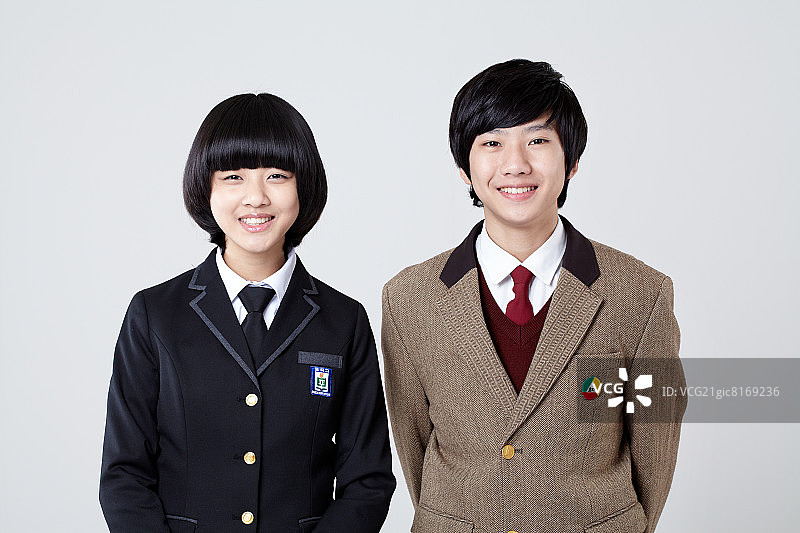 穿制服的学生微笑着图片素材