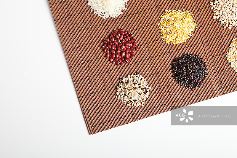 糙米黑豆红豆麦片图片素材