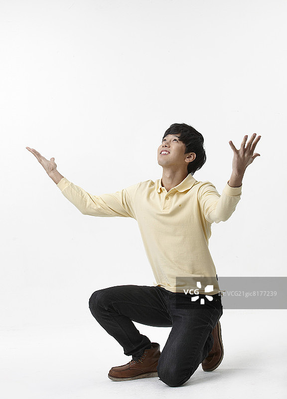 20岁出头的韩国大学生图片素材