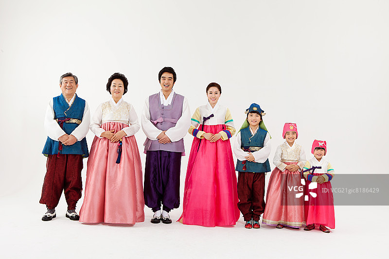 穿着韩服的三代家庭图片素材