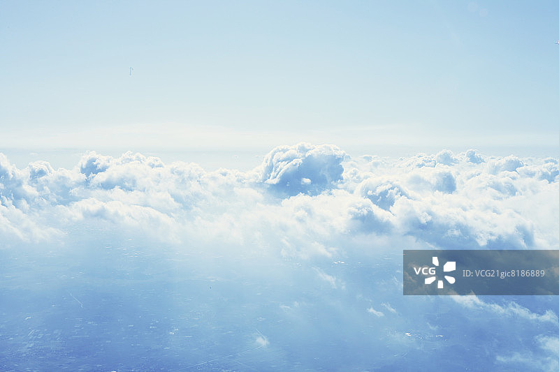 蓝天中的积云图片素材