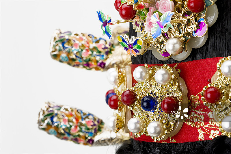 传统韩国假发上的彩色装饰特写图片素材