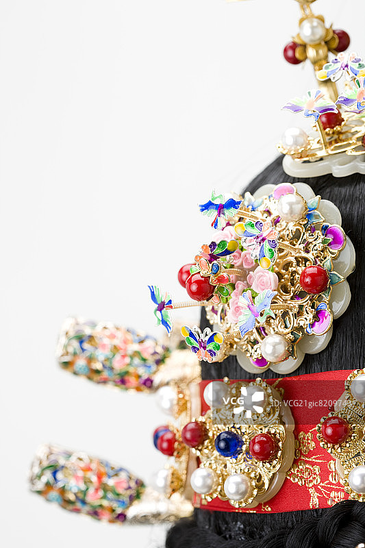 传统韩国假发上的彩色装饰特写图片素材