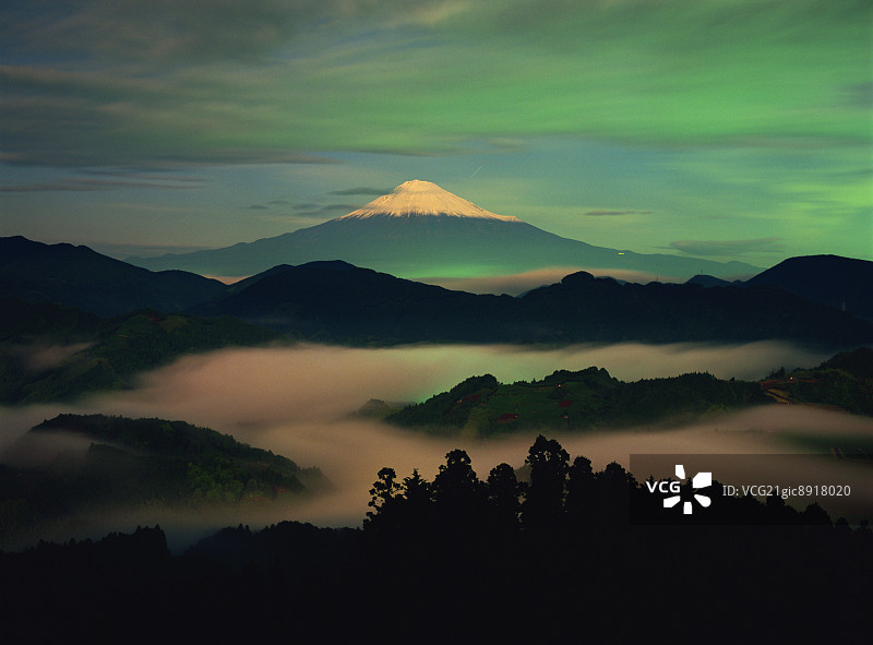 从静冈县清水市眺望富士山图片素材