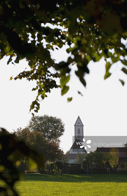 带教堂的城镇景色（巴伐利亚，德国）图片素材