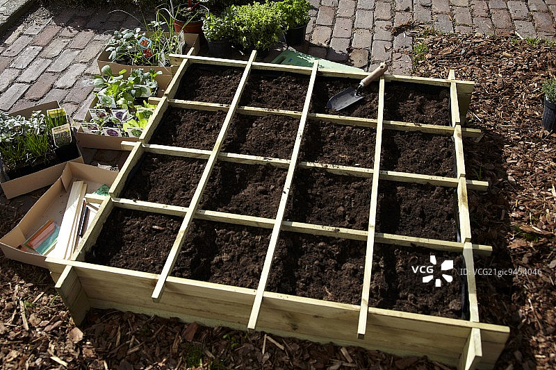 自制木制婴儿床图片素材