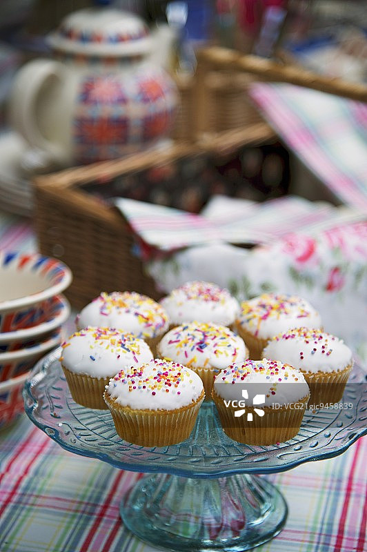 蛋糕架上的玛芬蛋糕图片素材