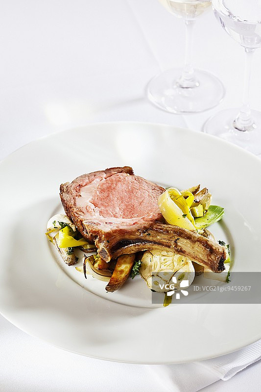 香草土豆小牛肉排图片素材