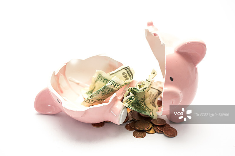 破损的存钱罐和里面的钱图片素材