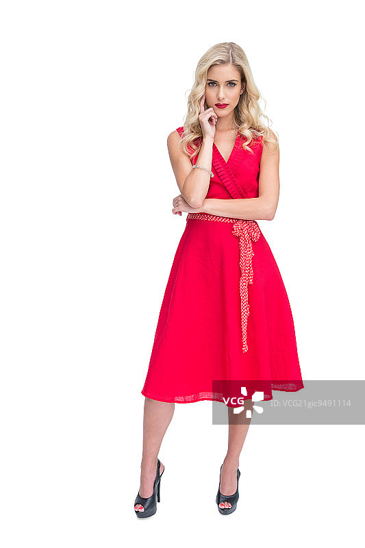 在白色背景下看着镜头的沉思女人图片素材