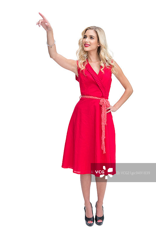 美丽的女人指向白色背景上的某物图片素材