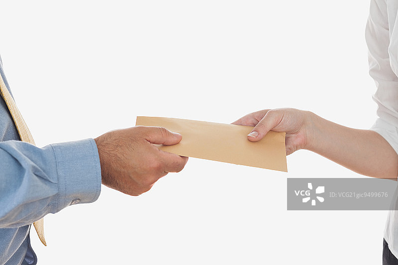 商务人士手拿信封特写图片素材