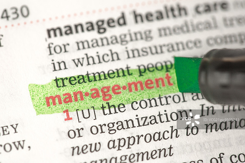 字典中以绿色突出显示的管理定义图片素材