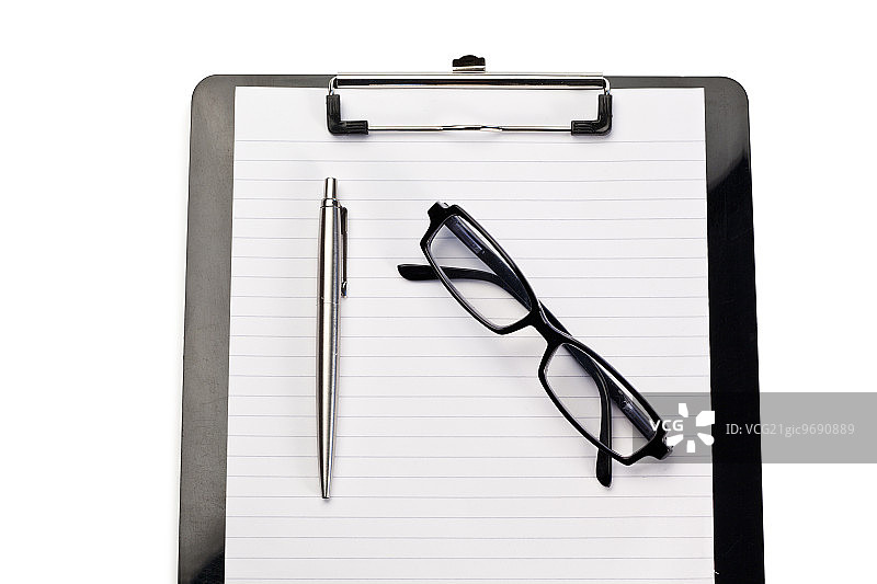 白色背景上的笔记本、笔和眼镜图片素材