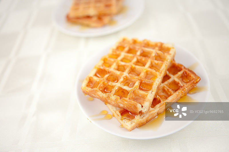 餐桌上的华夫饼图片素材