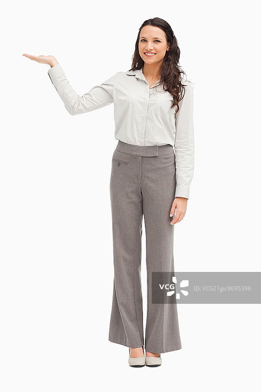 一位员工在白色背景前展示的肖像图片素材