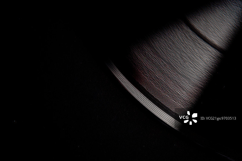 黑色背景上的黑色光盘图片素材