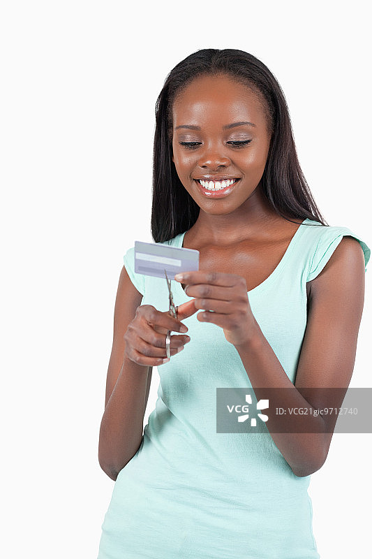 快乐的年轻女性在白色背景下销毁信用卡图片素材