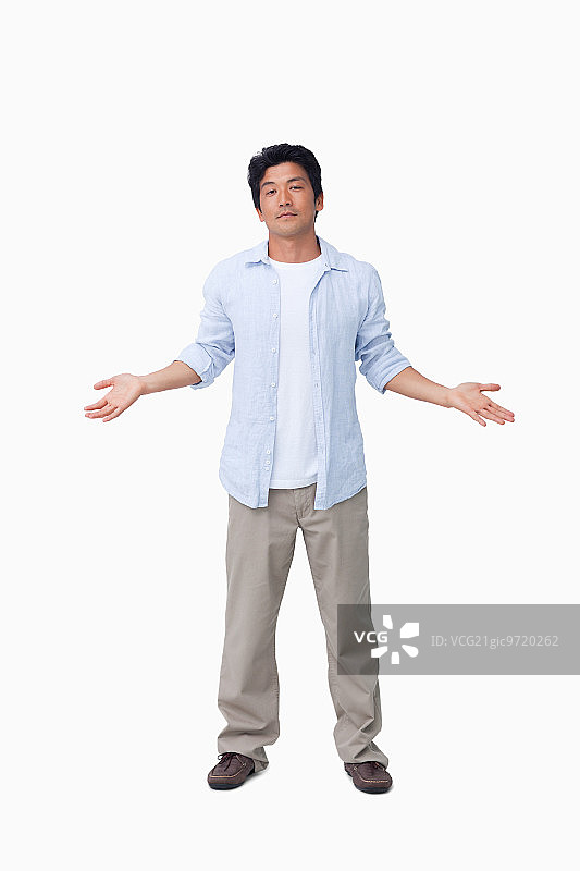 茫然的年轻男人，白色背景图片素材