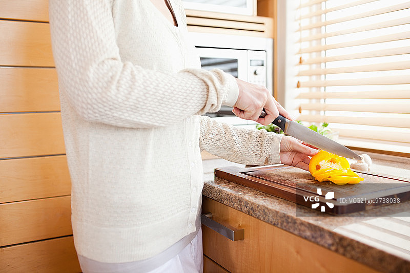 黄色甜椒被切开图片素材