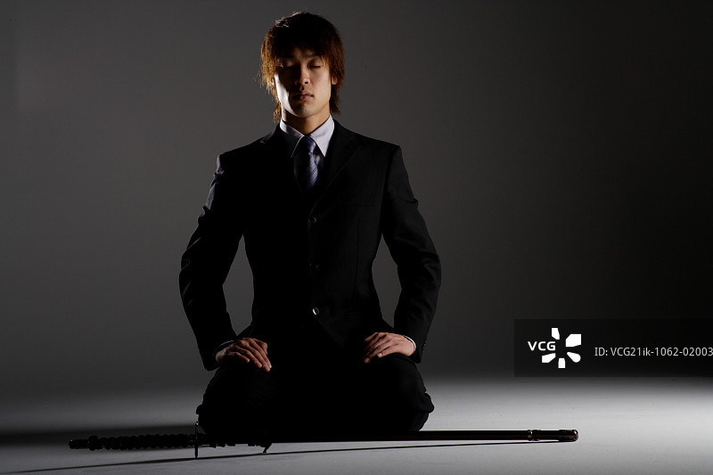 男人冥想图片素材