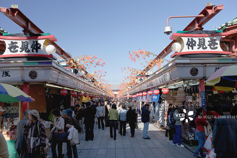 在日本东京购物的人们图片素材