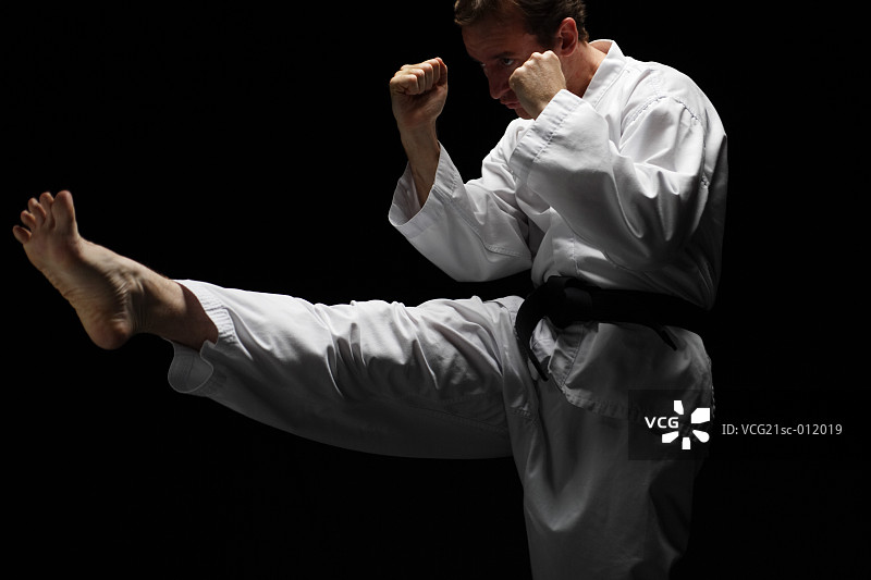 两位黑带选手对打图片素材